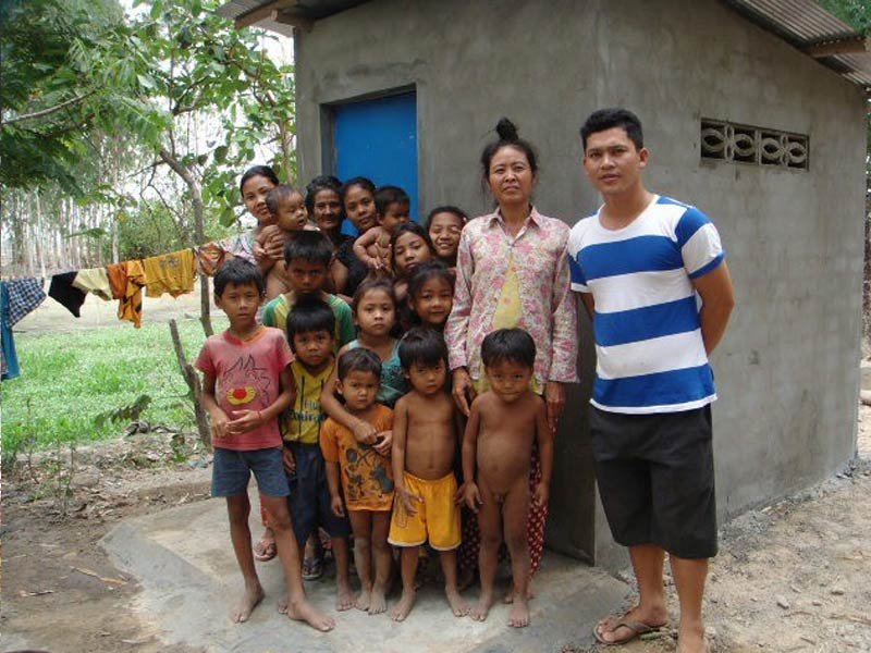 galery-family-supporting-landmine-affected-families-in-cambodia